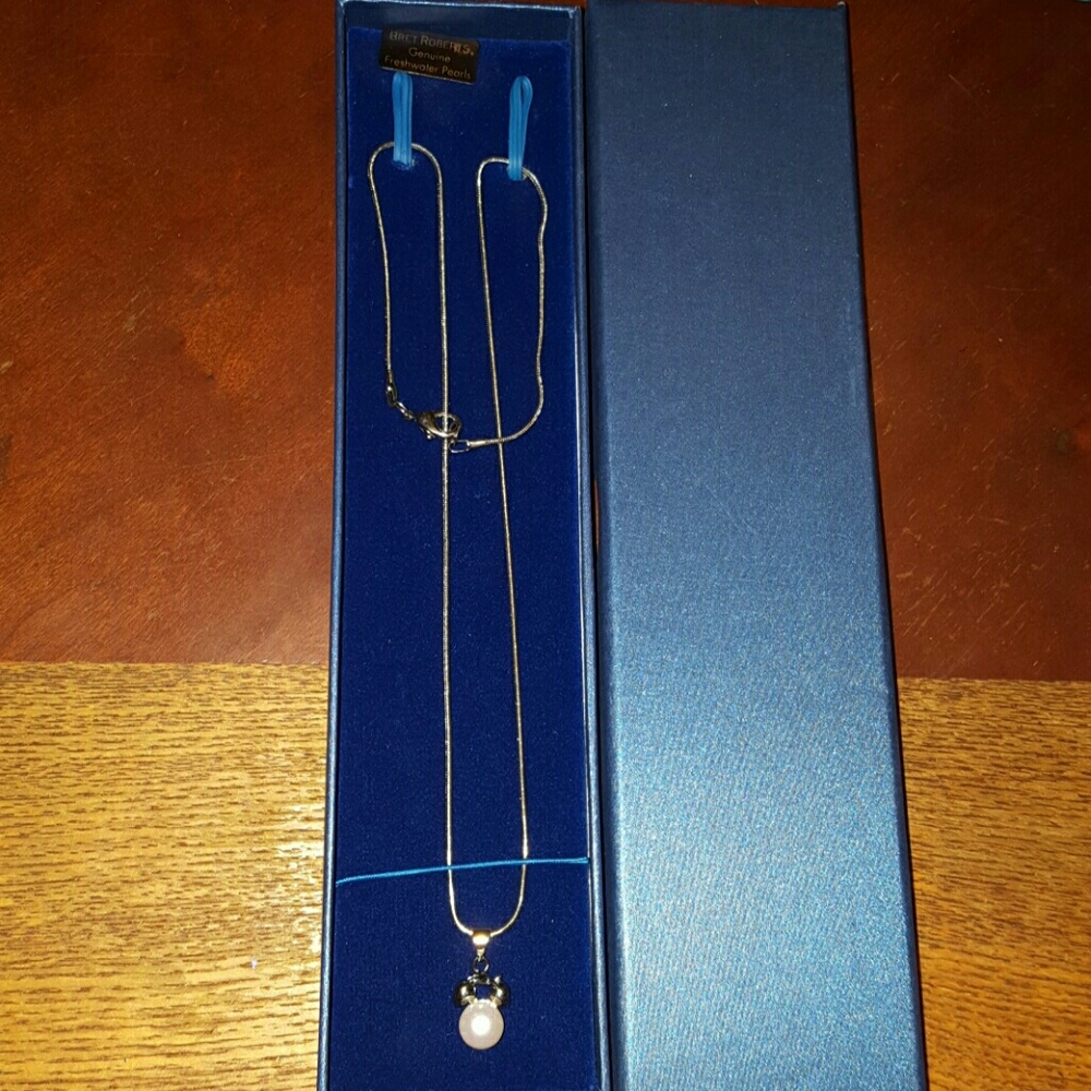 Final Sale! 🆕️ Bret Roberts White Pearl Necklace