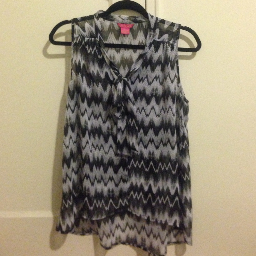 Zig-zag striped tank with bow