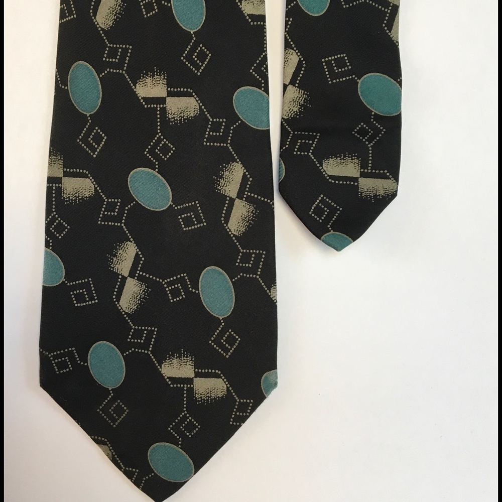 👔Vintage Armani narrower silk tie