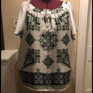 A gently worn Jaclyn Smith blouse