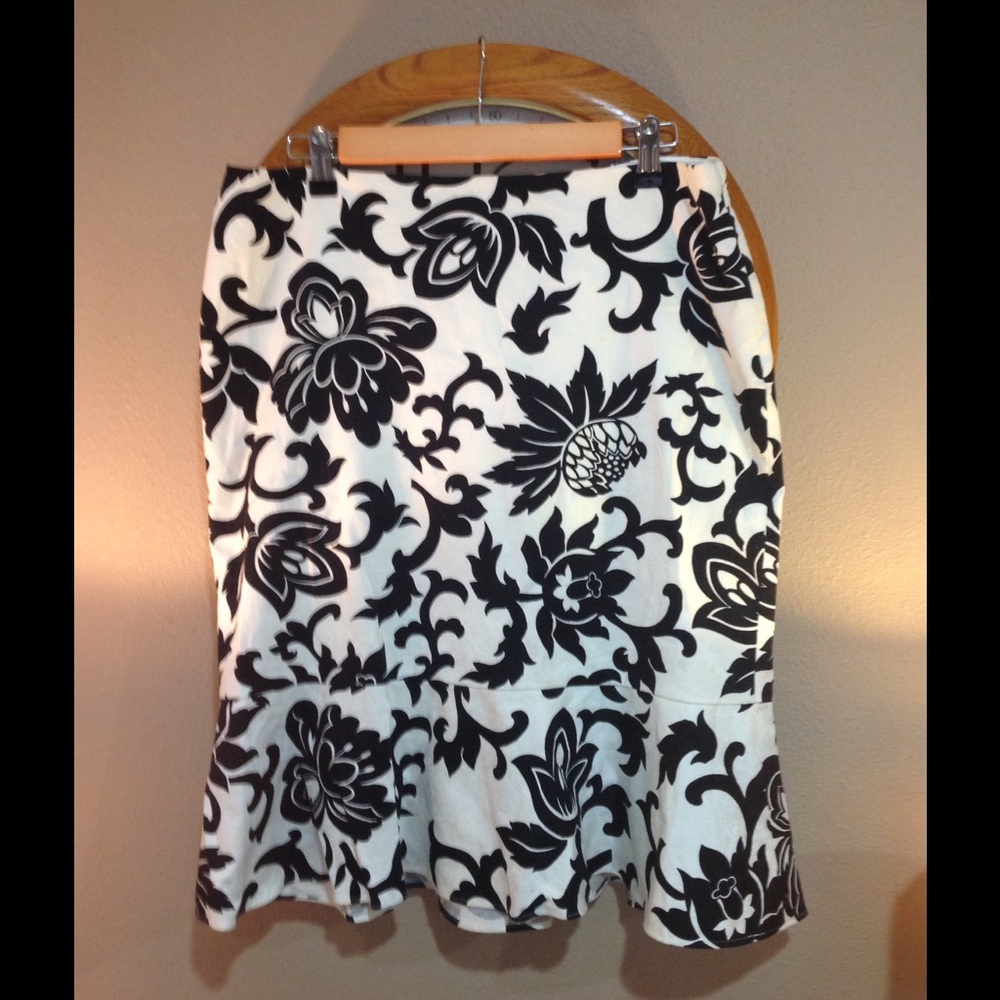 White House Black Market Skirt