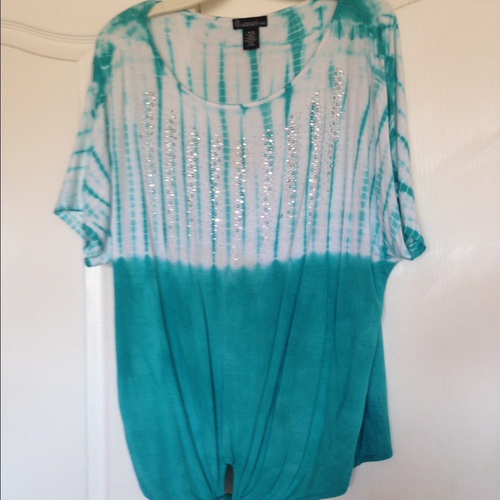 Signature Studio Baby Blue & White 95% Rayon Top.