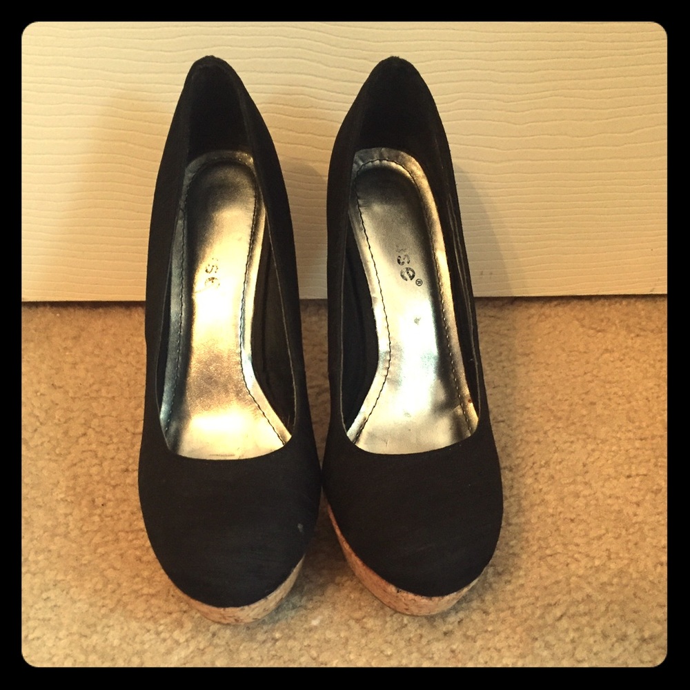 Fun & Sexy Rounded Toe Heels with Cork Platform!!