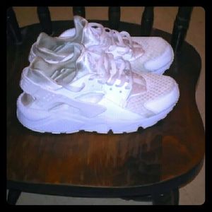 Im selling my huaraches !!!