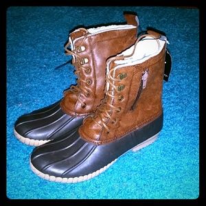 NWT Brown Fleece-lined Duck Boots