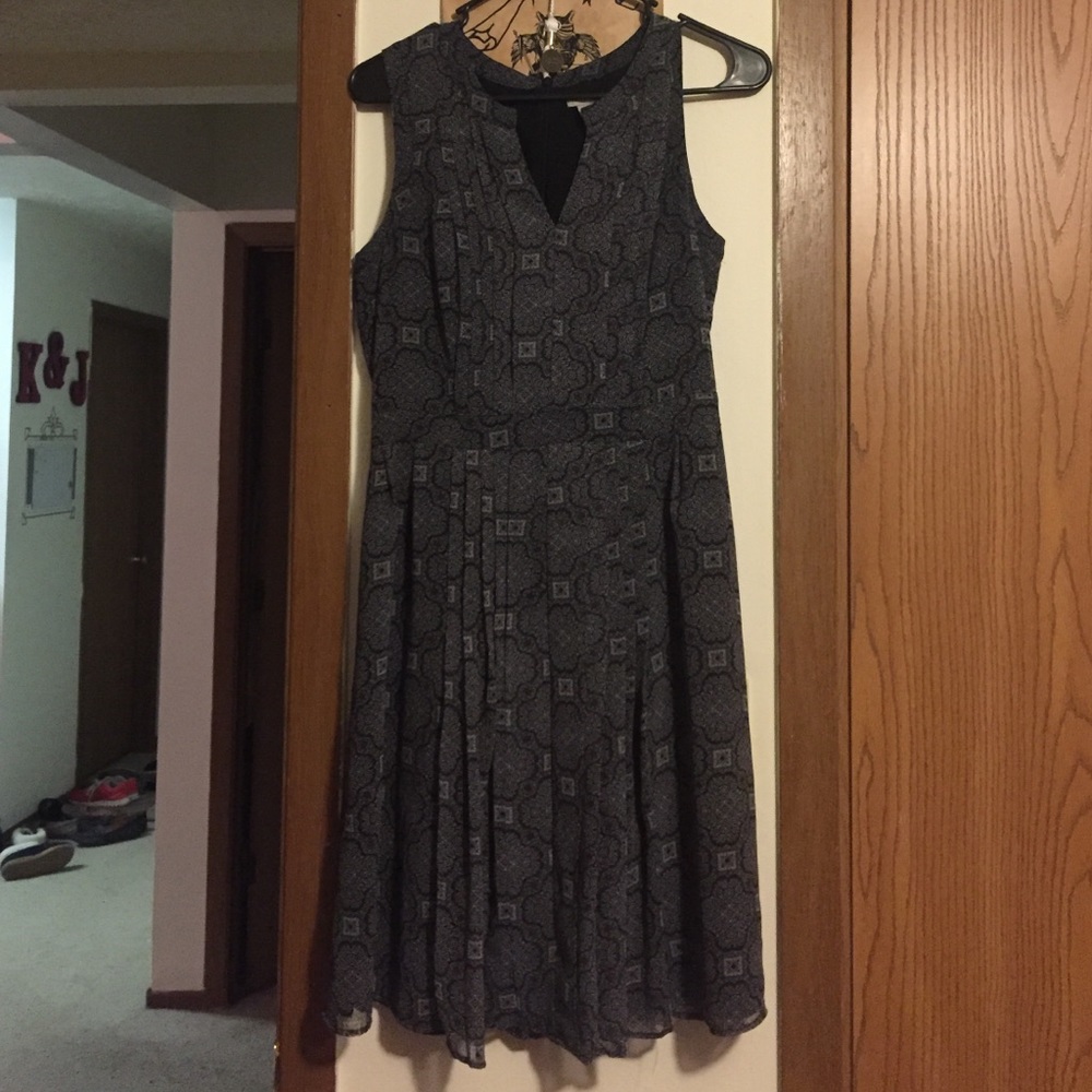 Halogen Pleated V-neck dress