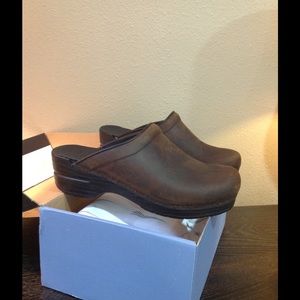 Dansko Sonja Brown Leather, Size 39 Mules/Clogs