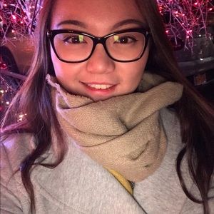 Meet your Posher, Lisa