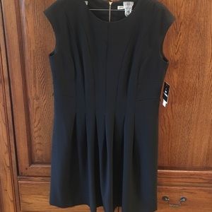 Sandra Darren little black dress ✌🏾🌻🛍