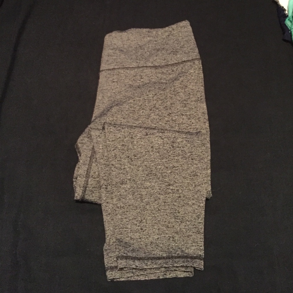 Large VS SPORT Knockout Capri legging