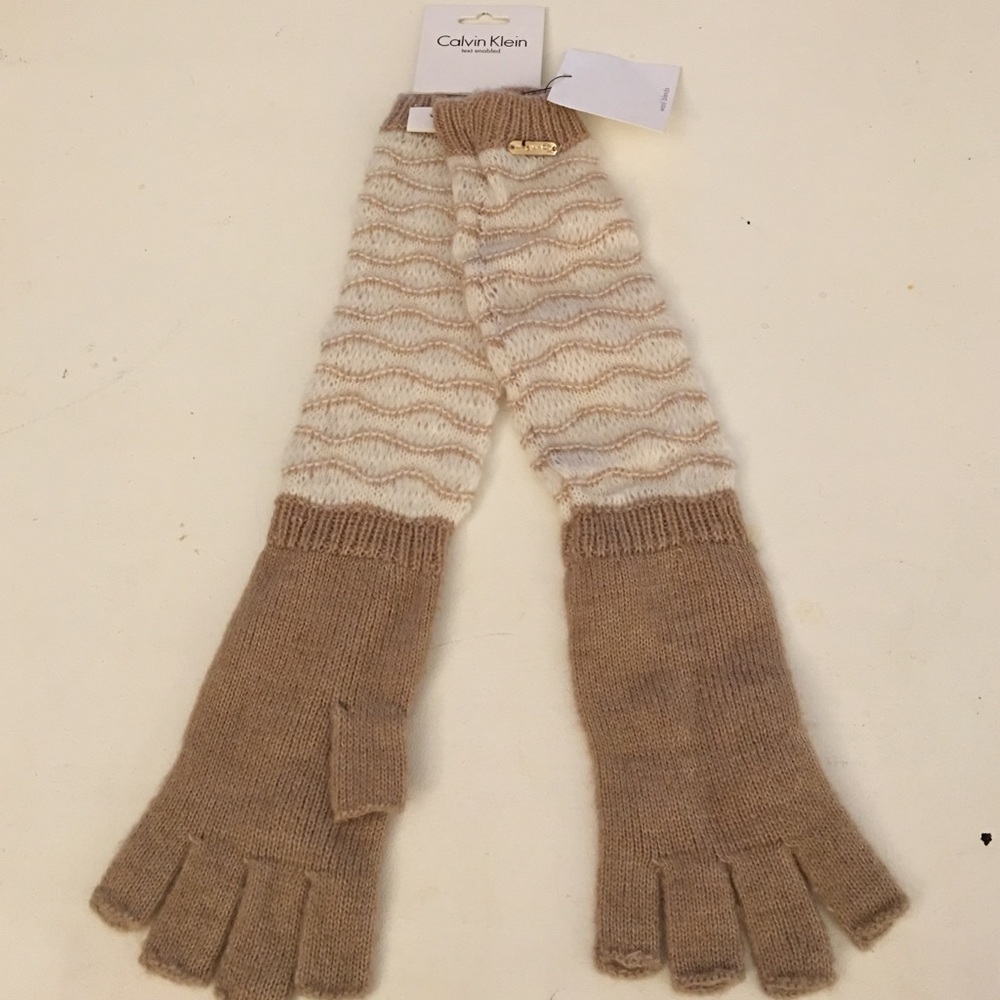 Calvin Klein Gloves (finglerless) New with tags.