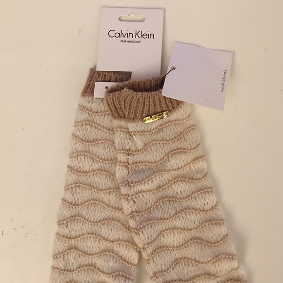 Calvin Klein Gloves (finglerless) New with tags. - Picture 2 of 3