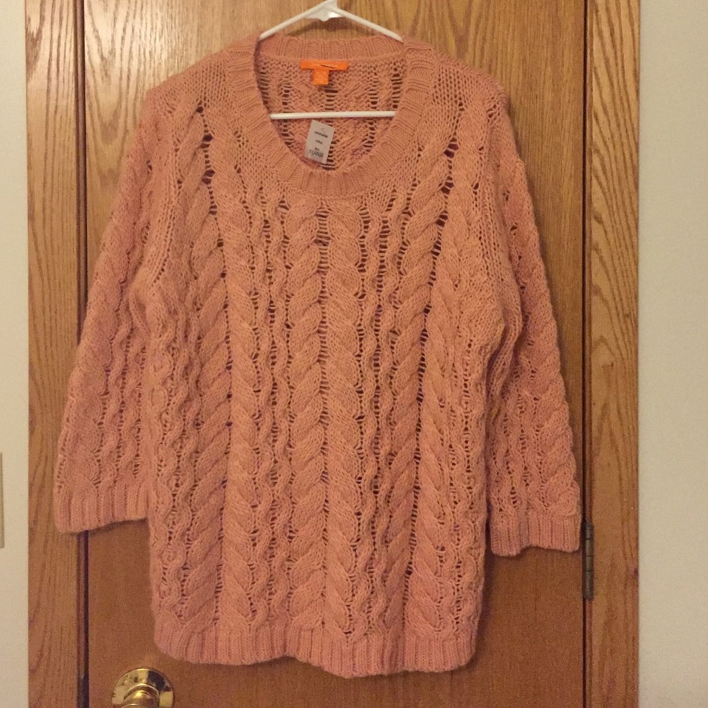 Women's coral colored cable knit sweater 💕