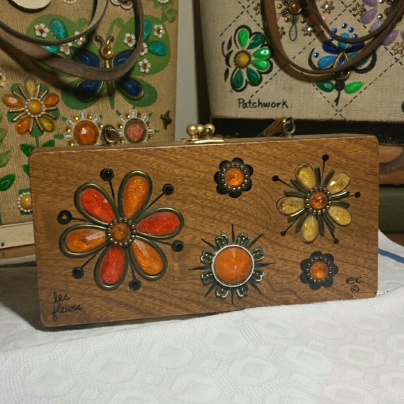 Welcome to my closet ๐ฟ๐น - Picture 4 of 5