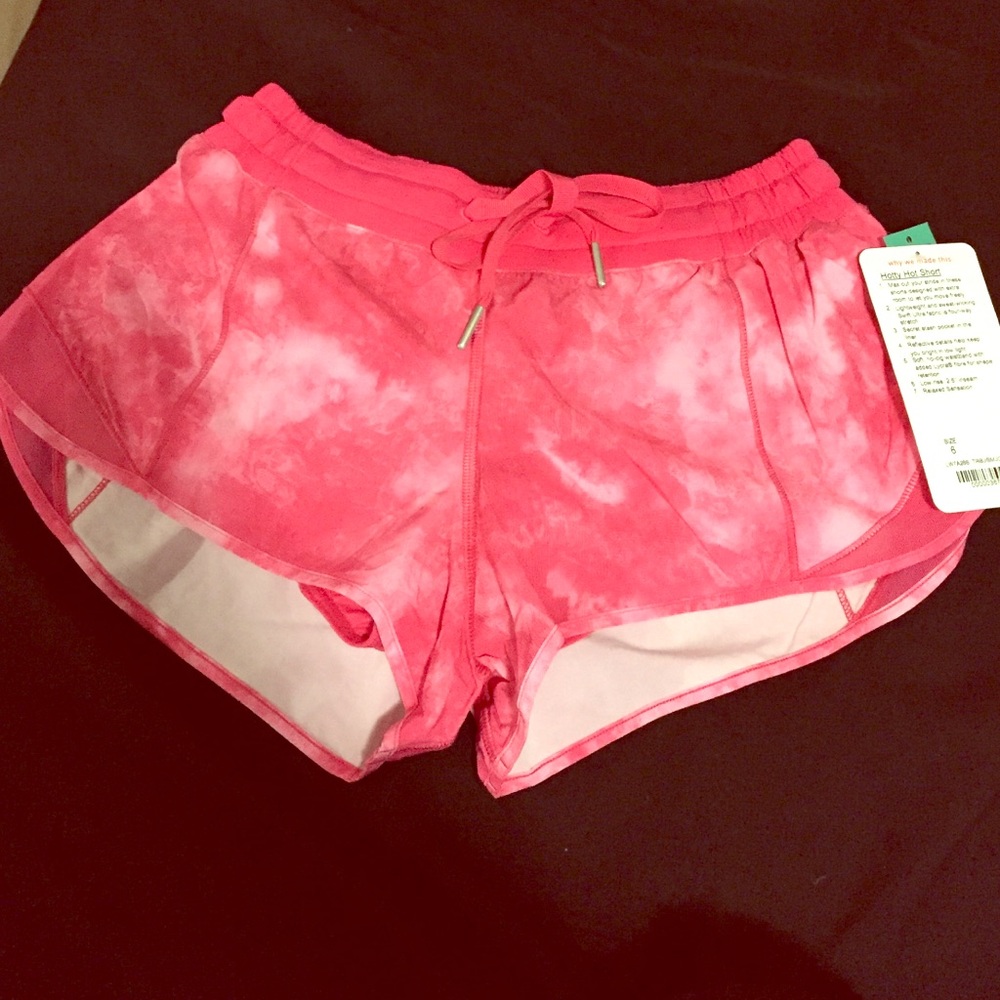 Lululemon Hotty Hot Shorts - Size 6 - Pink tie-dye