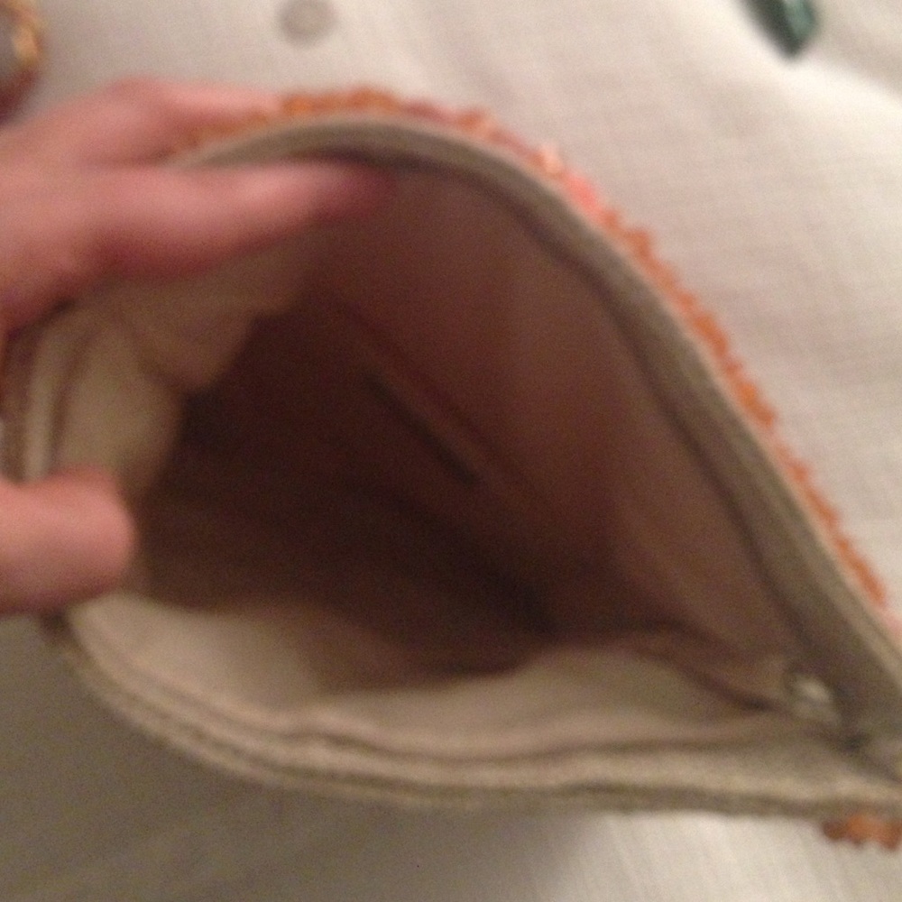 Beaded shell clutch - Picture 3 of 4