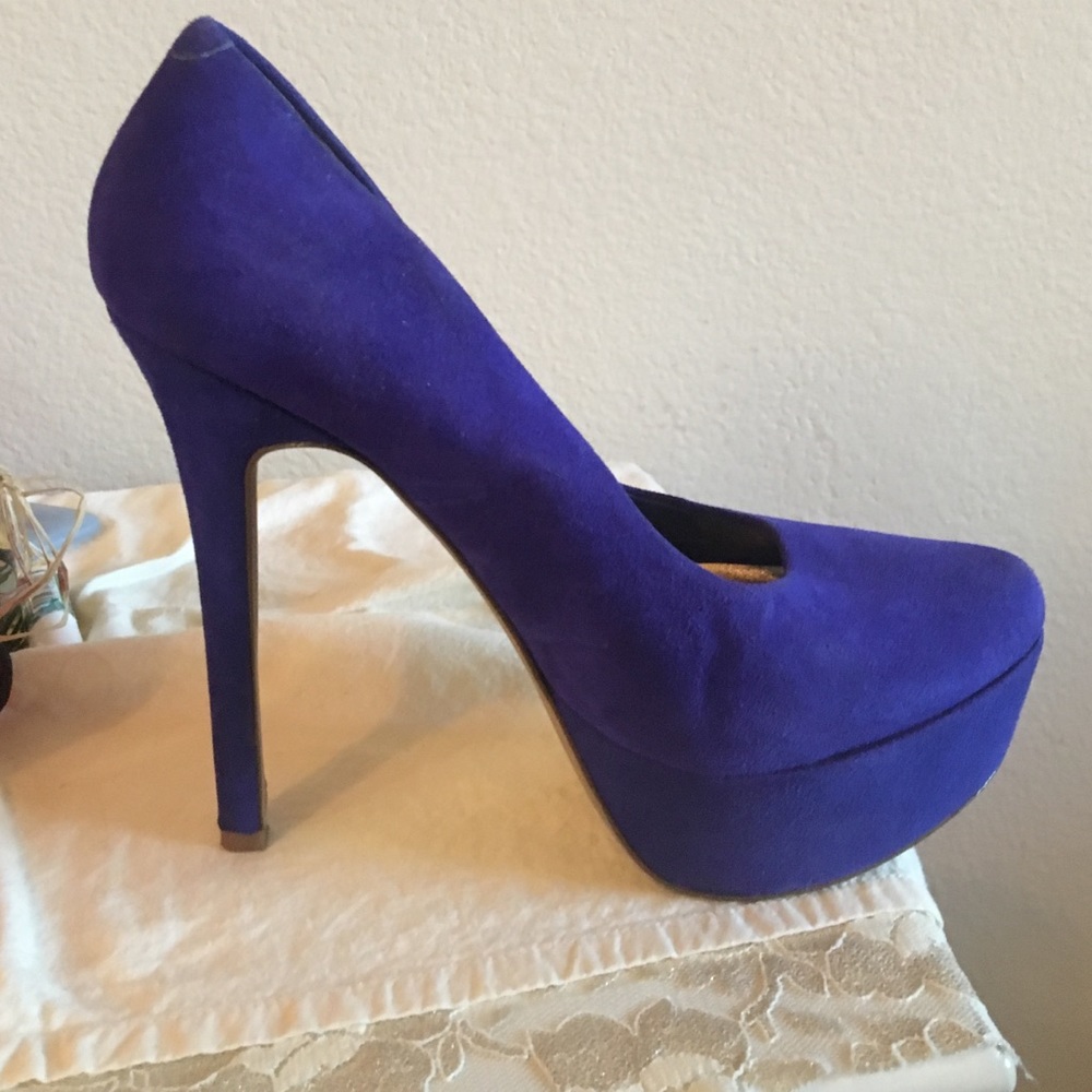 PRICE REDUCED LIKE NEW suede Jessica Simpson pumps