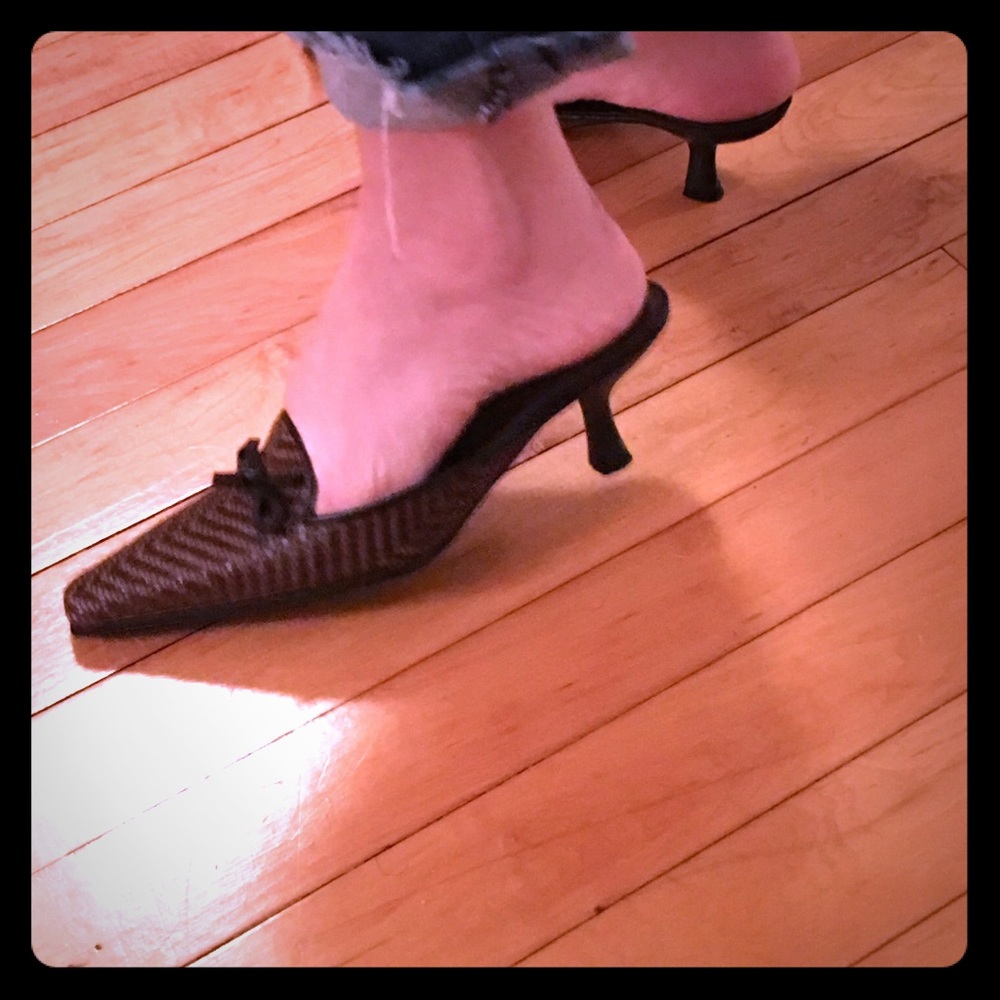 Stuart Weitzman kitten heels size 6