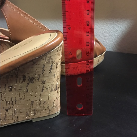 APT 9 TAN/BROWN WEDGES - Picture 3 of 3