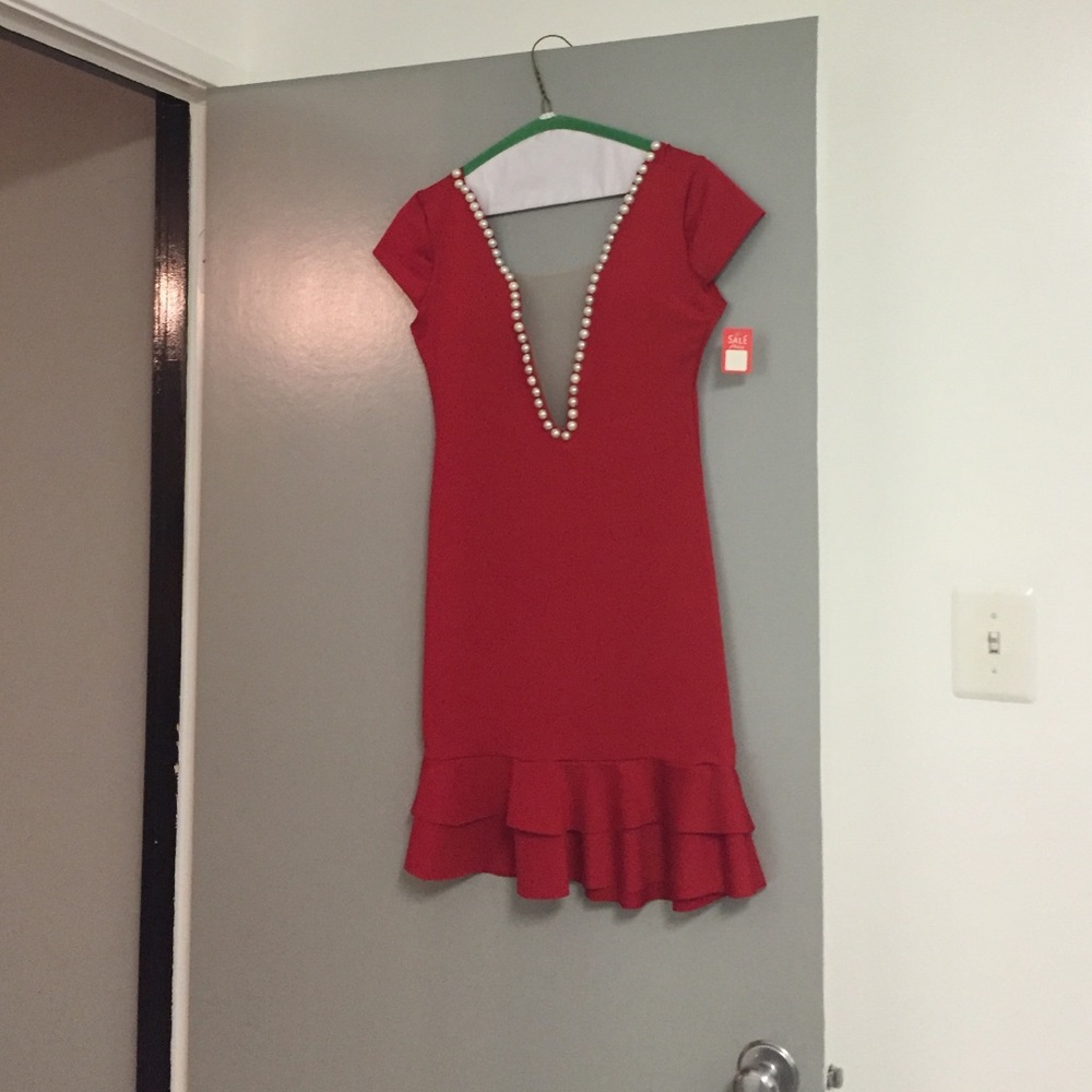 🌹🌹Beautiful Red Dress with Pearl neckline. 🌹🌹