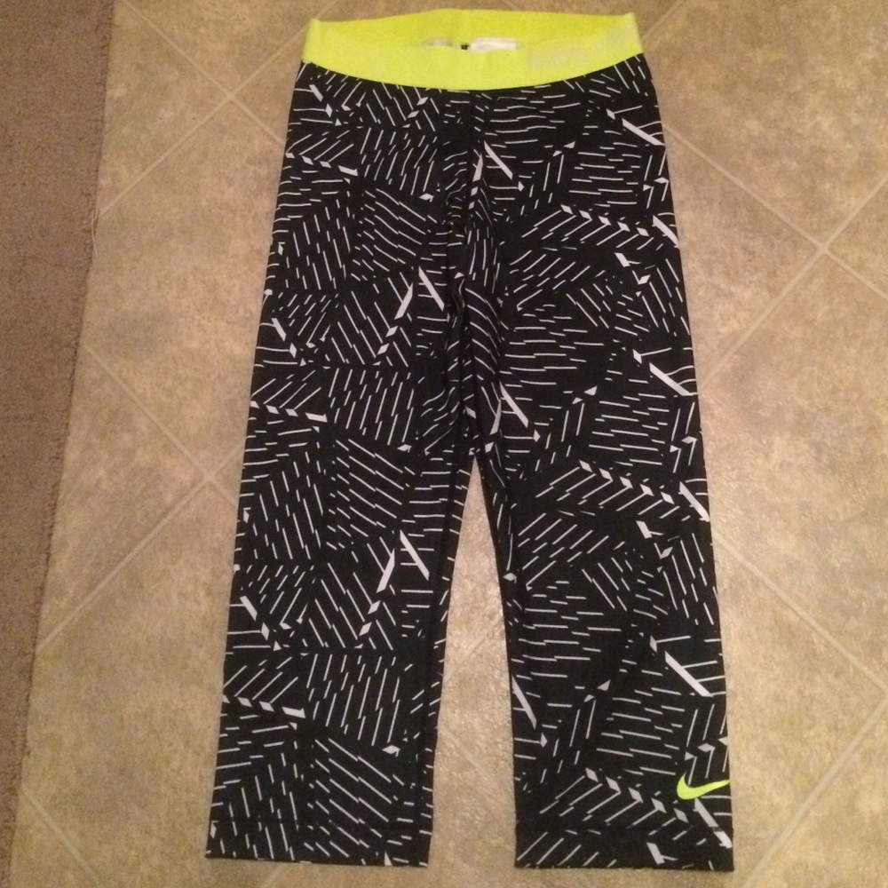 Nike pro crops