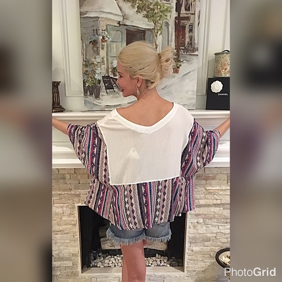 Super cute v neck oversized contrast top! - Picture 2 of 2