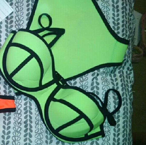 Size medium - Picture 2 of 2