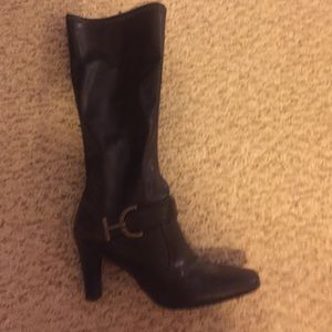 Tall brown boots with heel
