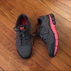 Nike Woman's Pegasus 27GTX Sneakers