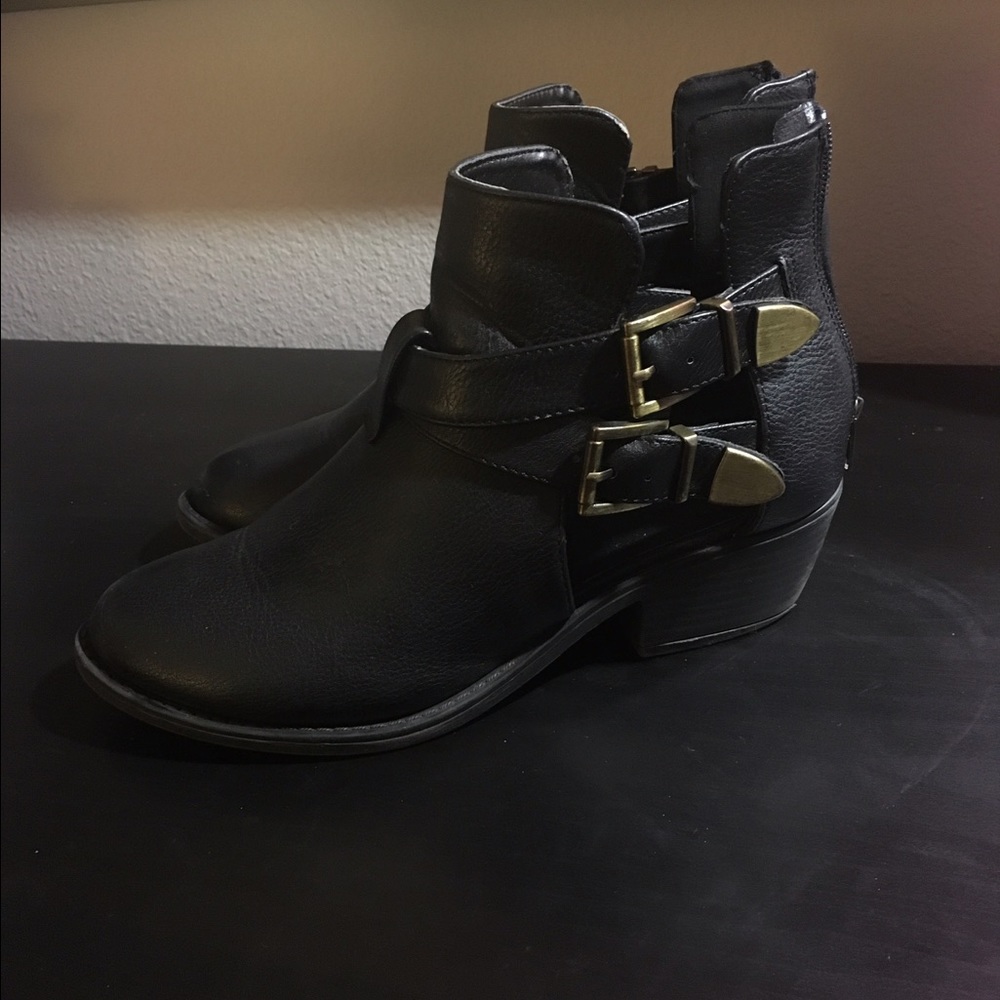 BLACK ANKLE BOOTS