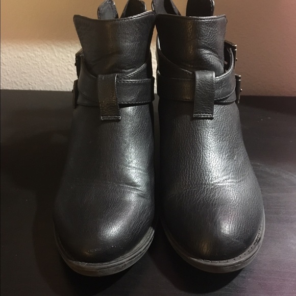 BLACK ANKLE BOOTS - Picture 2 of 4