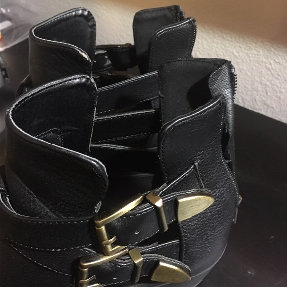 BLACK ANKLE BOOTS - Picture 4 of 4