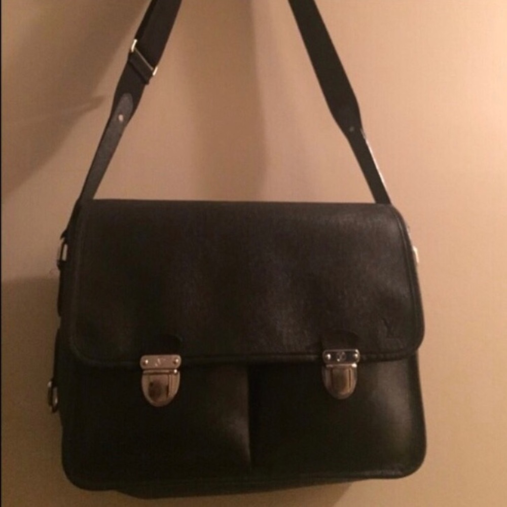 Men's Louis Vuitton Messenger Bag