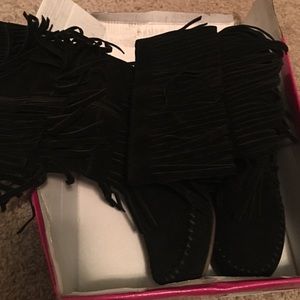 Black fringe boots new size 1