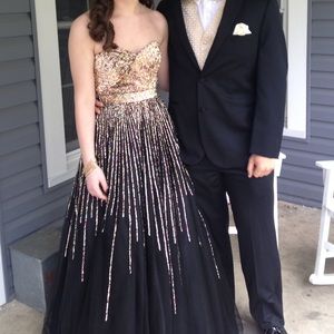 Gorgeous David's Bridal prom dress. Gold and black