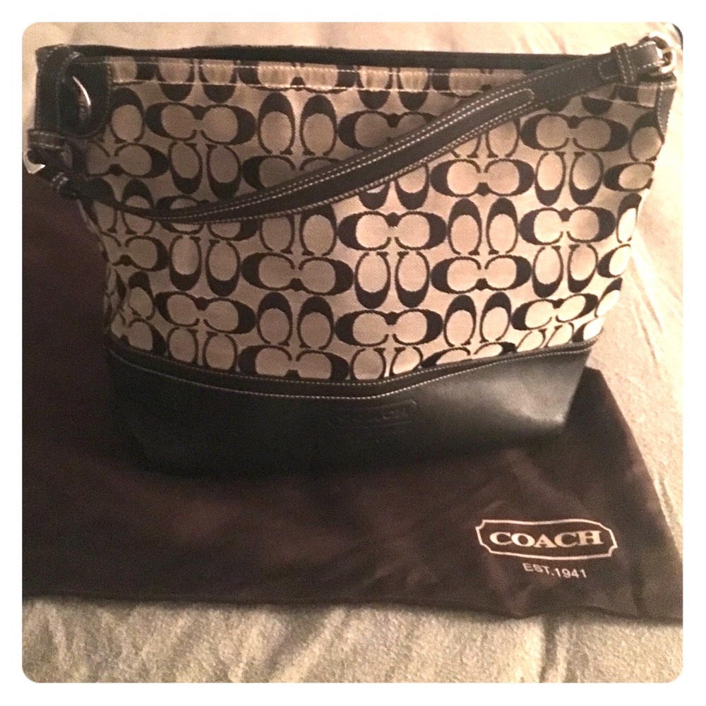 Large Coach Signature Tote!! Very Gently Used!!