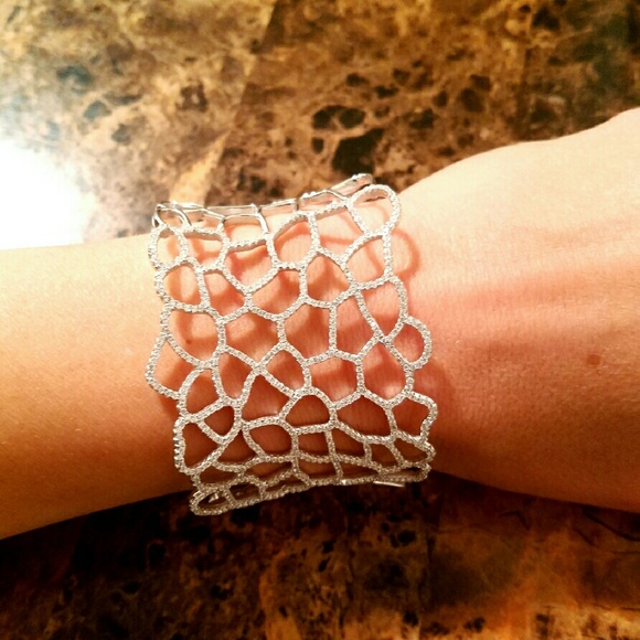 Spider Bangle - Picture 2 of 3