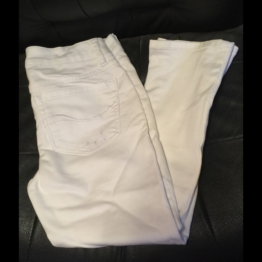 White Capri pants