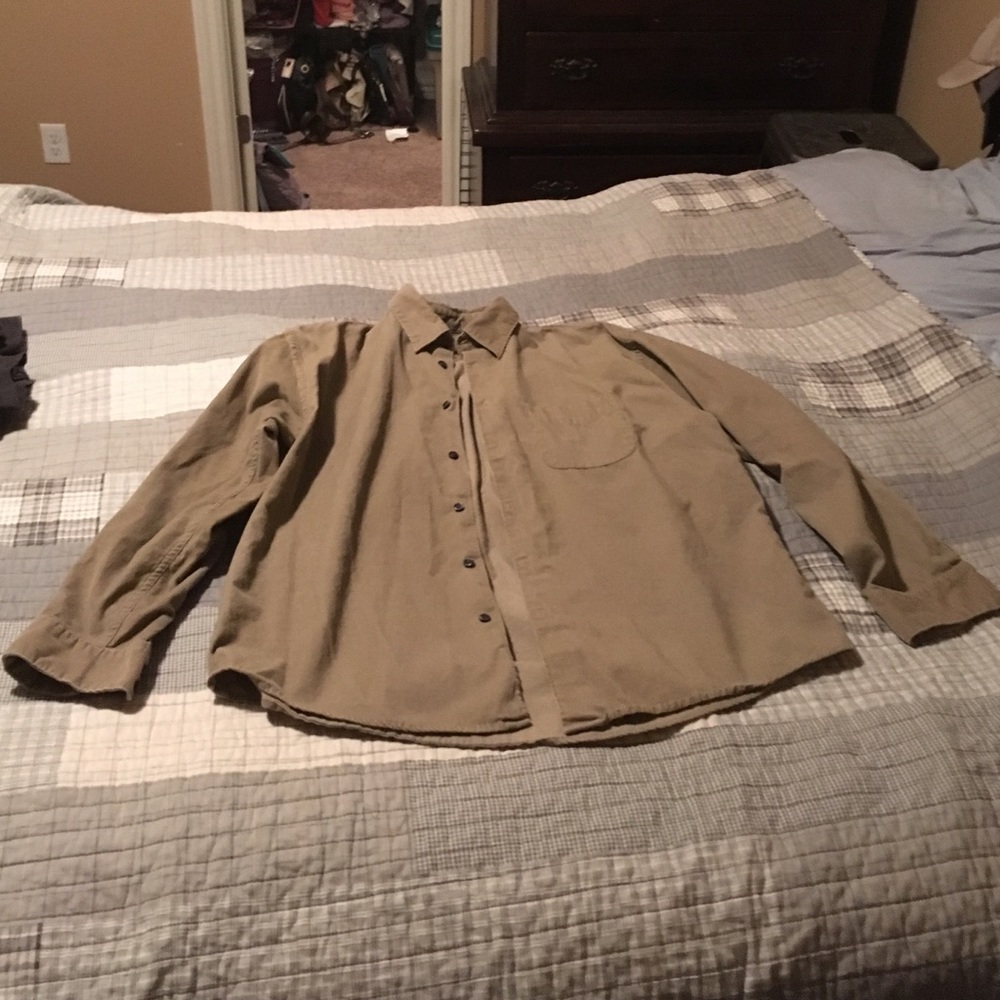 Men's VanHeusen button up shirt Size L