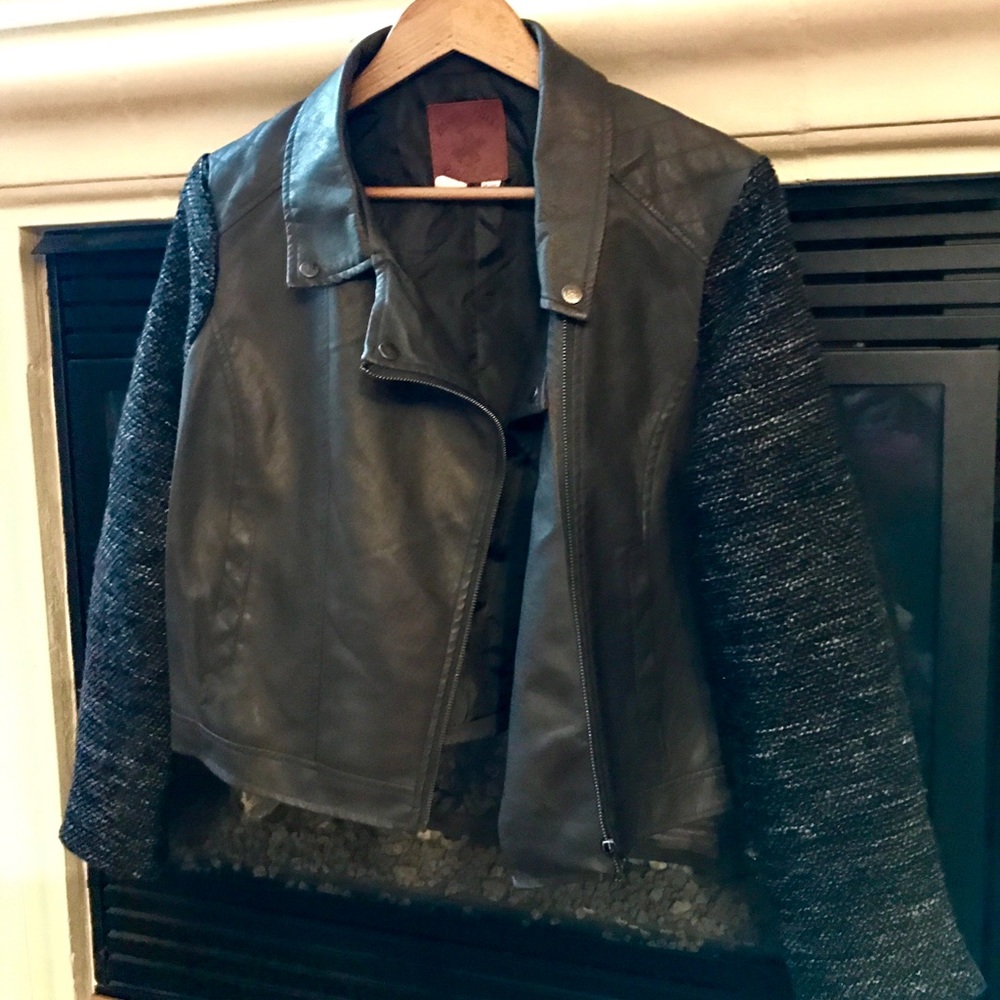 Very stylish Jacket will fit a large/xl