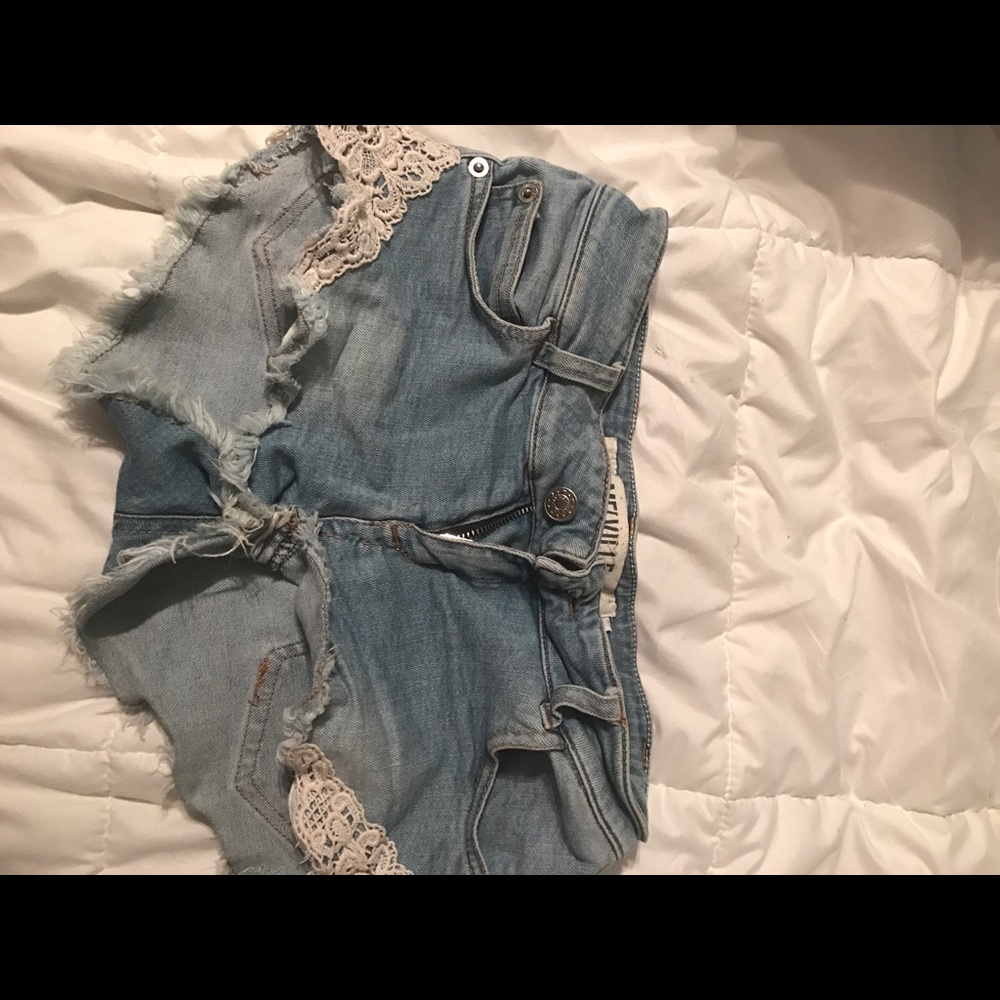 BRANDY MELVILLE shorts