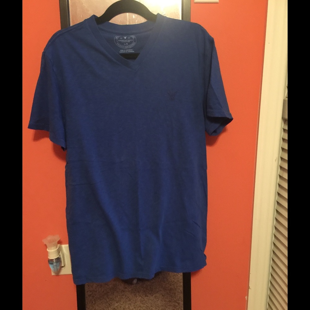 American Eagle V Neck Tshirt