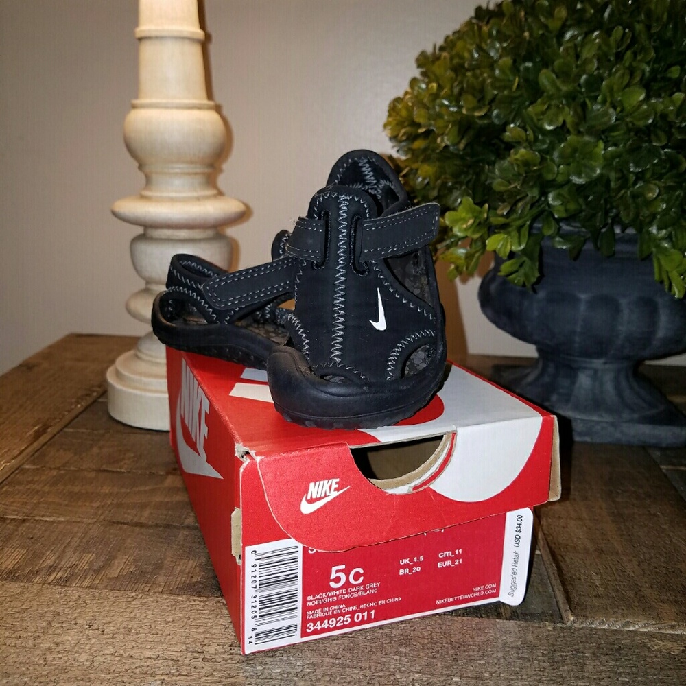 Nikes children's shoes