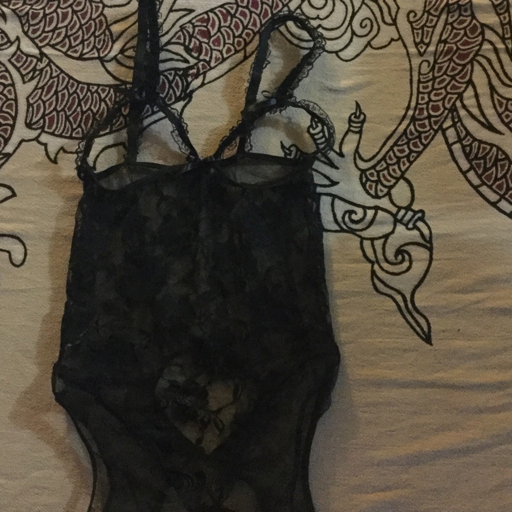 One piece breathless crotch less lace garment