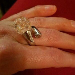 Floating cubic zirconia ring