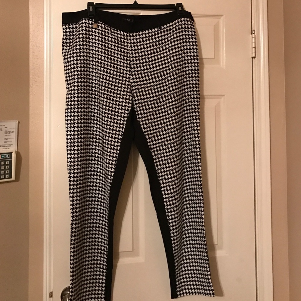 Checkered (front) + black (back)