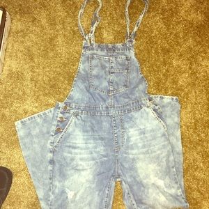 NWOT NEVER WORN FOREVER 21 overalls. Size 28