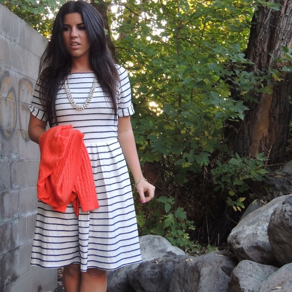 RARE Anthropologie Scalloped Stripes Dress size XS - Picture 3 of 4