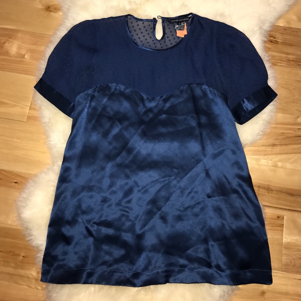 🎀French connection 🎀 size 2 navy silk top.