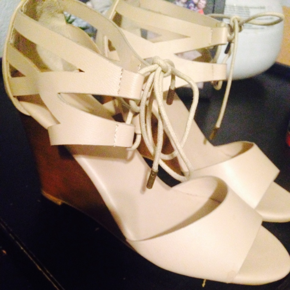 Light tan Wedges